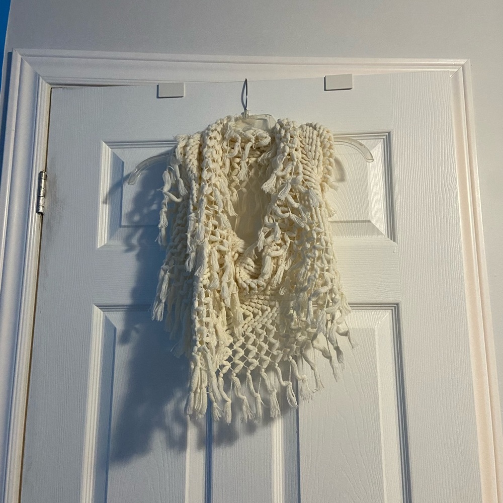 American Eagle Outfitters Cream Knit Crochet Infinity Scarf